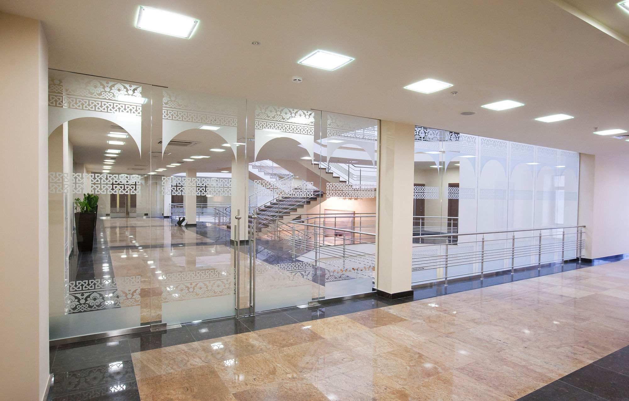 Фото Цельностеклянные перегородки UALCOM-Crystal