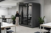 Наши акустические кабинки уже работают более чем в 100 различных офисах по всей Украине и помогают командам проводить продуктивные звонки, переговоры и наслаждаться моментами тишины даже в открытых пространствах.