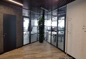 UALCOM-Standart в проекте Эффектный дизайн для стильного офиса крупнейшего строительного холдинга Kesz.