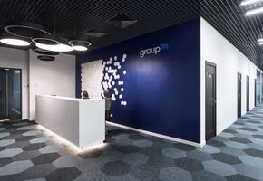 Стойки reception в проекте UALCOM завершила создание стильного офиса для мирового гиганта в сфере рекламы – компании GroupM.